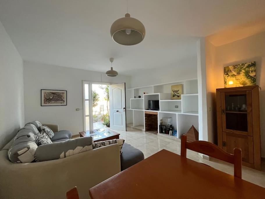 Playa Chica Apt With Terrace 100 M From The Sea Пуерто-дель-Кармен Екстер'єр фото